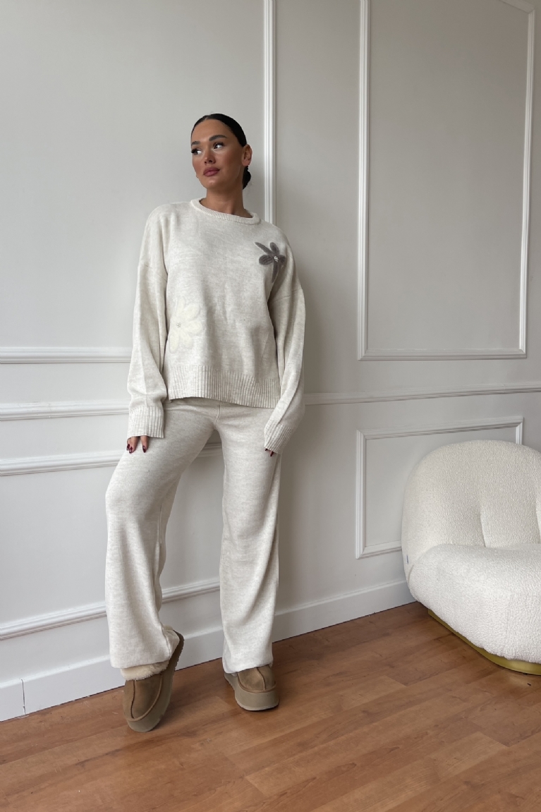 Προϊόν: Σετ Πλεκτή Μπλούζα Με Λουλούδια & Παντελόνα - Εκρού Σετ Πλεκτή Μπλούζα Με Λουλούδια & Παντελόνα - Εκρού