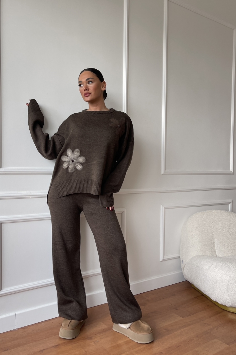 Προϊόν: Σετ Πλεκτή Μπλούζα Με Λουλούδια & Παντελόνα - Καφέ Σετ Πλεκτή Μπλούζα Με Λουλούδια & Παντελόνα - Καφέ