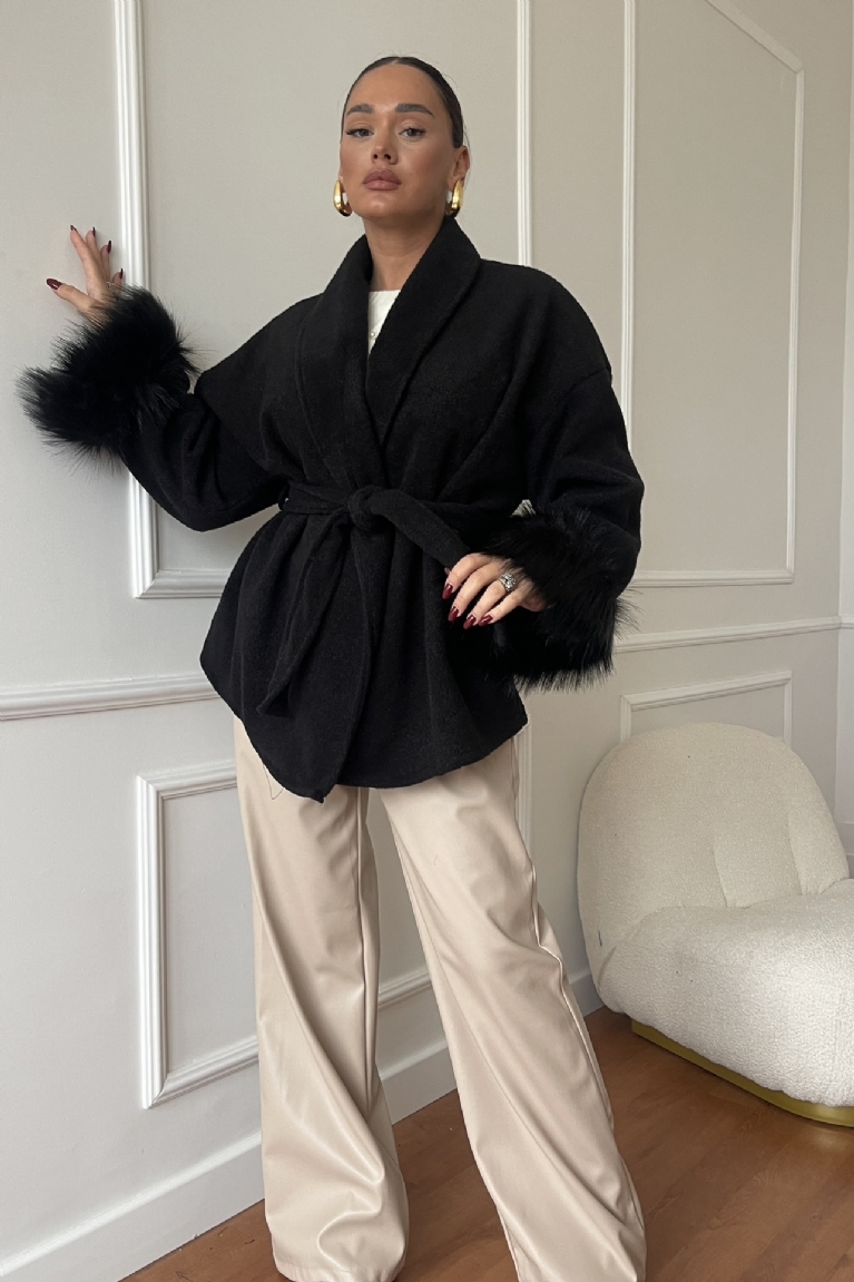 Προϊόν: Παλτό Κοντό Σουέτ Με Ζώνη & Λεπτομέρεια Στα Μανίκια - Μαύρο Παλτό Κοντό Σουέτ Με Ζώνη & Λεπτομέρεια Στα Μανίκια - Μαύρο